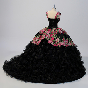 Robe de bal de Quinceañera formelle WC036 vintage noire avec fleurs appliquées, perles, perles de cristal et traîne chapelle naturelle - Product Image 4