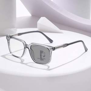 Gafas de Lectura Multifocales Fotocromáticas Cuadradas con Montura TR90 Vintage 2025 para Presbicia y Visión de Lejos para Hombres y Mujeres - Product Image 5