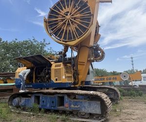 Machine à saisir GB46 Bauer année 2012 d'occasion Bauer GB50 GB34 GB46 GB35 machine à saisir/creuser les murs à membrane hydraulique - Product Image 1