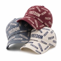 Casquette de baseball 6 panneaux 100% Coton, imprimé intégral motif 'Freedom Letter', style 'Dad Hat' vintage délavé, visière courbée, réglable, unisexe, vente en gros