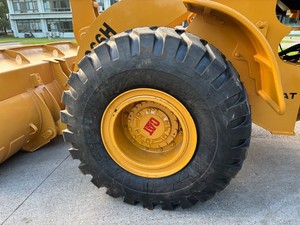 รถตักล้อยาง Caterpillar 966H สีเหลือง อุปกรณ์ก่อสร้างสำหรับงานหนัก พร้อมเครื่องยนต์และชิ้นส่วนหลัก น้ำหนัก 20 ตัน - Product Image 6