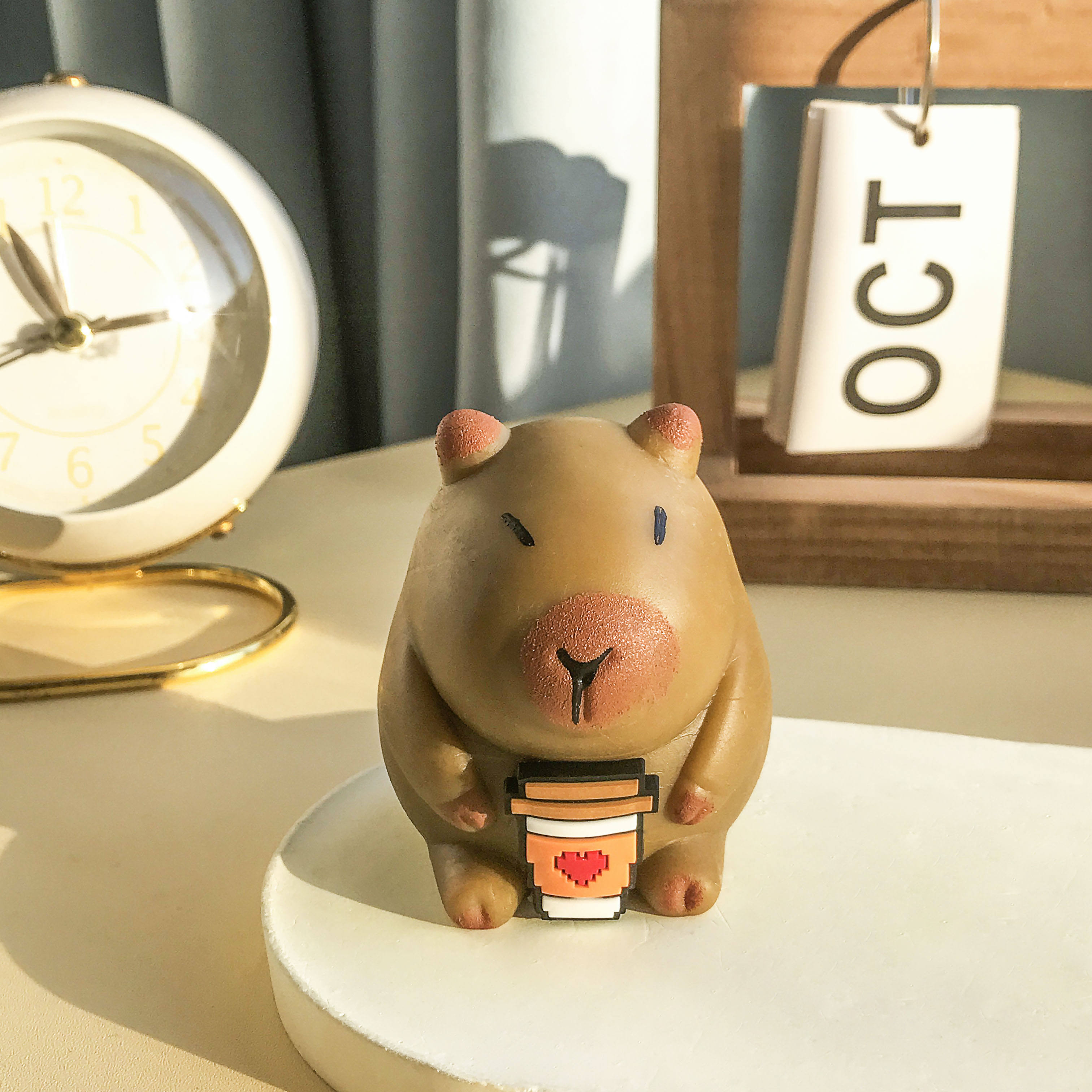 สีน้ำตาลเข้มพร้อมการตกแต่ง