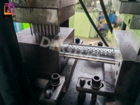 Machine de formage de lames en acier perforées pour portes à enroulement, populaire au Mexique, avec moteur et roulement, haute productivité, durable, faible entretien
