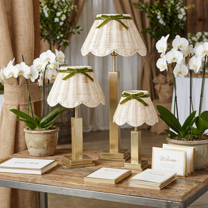 <span class=keywords><strong>Elegante</strong></span> Lampada Senza Fili per Eventi, Corpo in Ferro e <span class=keywords><strong>Paralume</strong></span> in Rattan per Banchetti e Ricevimenti di Nozze - Product Image 1