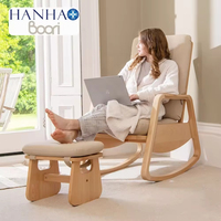 Fauteuil à bascule en bois moderne Boori pour mamans et adultes, idéal pour se détendre dans la chambre ou le bureau à domicile (uniquement B2B)