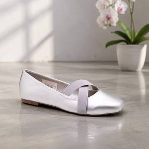 <span class=keywords><strong>Ballerine</strong></span> Casual da <span class=keywords><strong>Donna</strong></span> Personalizzabili con Logo OEM, in PU Elastico, con Cinturino Incrociato a X, Punta Tonda, <span class=keywords><strong>Argento</strong></span> Metallizzato, Slip-On - Product Image 2