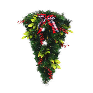 Guirnalda Navideña de Lujo Ecológica de 24 Pulgadas con Forma de Lágrima, con Bayas Rojas, Lazo y Campanas para Decoración del Hogar y Fiestas - Product Image 1