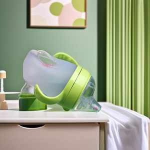 Nuevo producto para bebé, botella de alimentación Manual de silicona suave sin BPA, dibujos animados impresos, seguro para 0-12 meses - Product Image 4