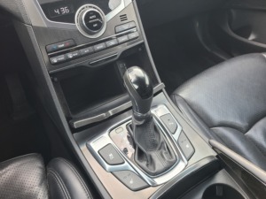 2016 BLACK Grandeur HG Auto Gasolina Sin Accidentes Sedán Gasolina Asientos Calefactables Coche de Lujo Asequible Auto Coreano - Product Image 4