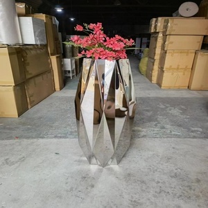 Fournisseurs <span class=keywords><strong>de</strong></span> premier plan Décoration intérieure <span class=keywords><strong>de</strong></span> luxe Grands pots et jardinières décoratifs d'intérieur/Grand vase <span class=keywords><strong>de</strong></span> sol en or inoxydable - Product Image 3