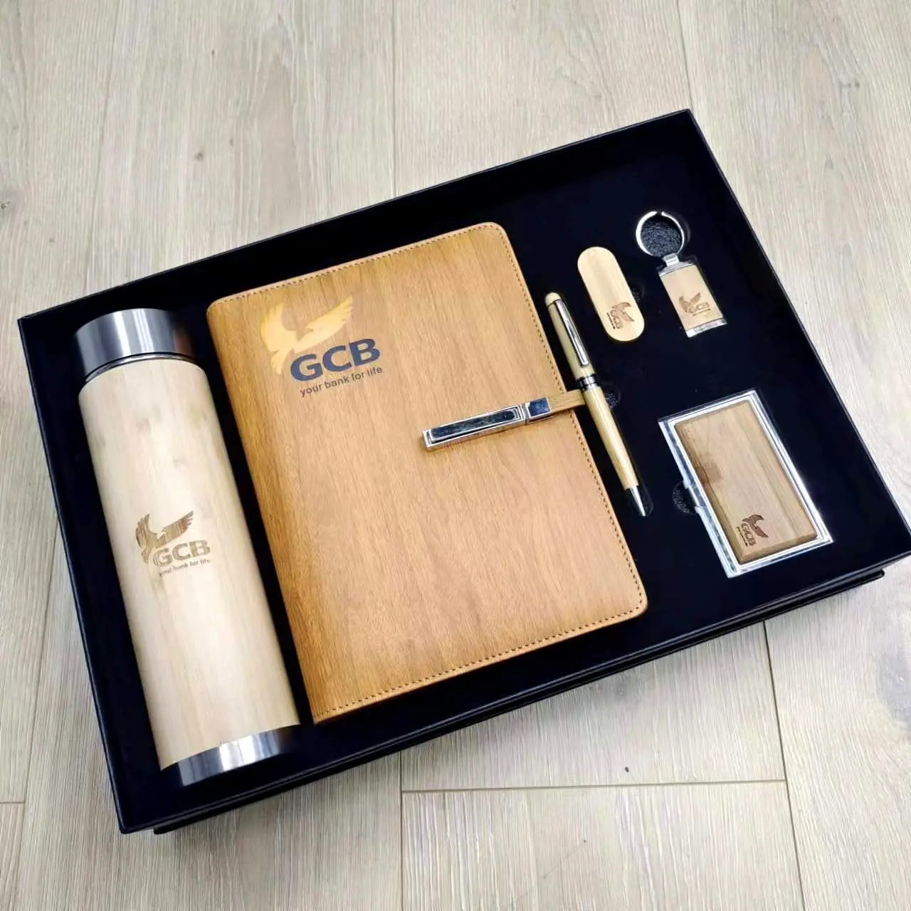 Promozionale della Cina all'ingrosso regalo aziendale della scatola di legno con la fiaschetta del taccuino della penna USB porta-carta di nome dei regali per gli uomini