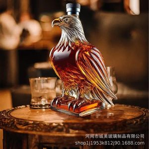 Carafe à liqueur en <span class=keywords><strong>verre</strong></span> en forme d'aigle artistique 350 ml, bouteille à vin soufflée à la main avec motif de faucon pour whisky, brandy et accessoires de bar - Product Image 2