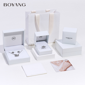 Caja de Embalaje de Joyería de Lujo con Logotipo Personalizado Impreso para Pulseras, Collares, Anillos y Pendientes - Product Image 4