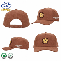 Casquettes de baseball personnalisées en tissu suédé 5 panneaux BSCI GRS avec patchs logo pour événements de groupe, commande de production en gros