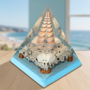 Pyramide d'orgone en spirale de coquillages et cristaux RozRin, incrustation de cristaux bouddhistes sculptés, décoration d'intérieur en forme de triangle, Gujarat - Product Image 2