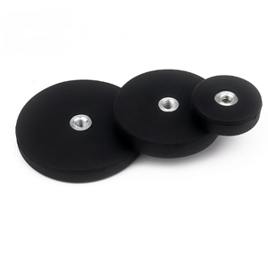 Magneti di Montaggio Rivestiti in Gomma M5 da 43mm, 65LBS, Superficie Verniciata Nera Antigraffio, Magneti con Perno Filettato M6, Bulloni e Dadi Inclusi - Product Image 4
