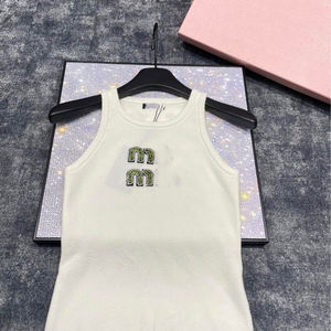 توب نسائي صيفي أنيق GX0080 بياقة دائرية وطباعة حروف، قميص بدون أكمام للسيدات - Product Image 4