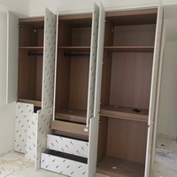Armoire de chambre moderne personnalisable, design autoportant, étagères réglables, construction en bois durable et écologique, pour salon