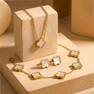 Conjunto de Joyería de Trébol de Cuatro Hojas Verde de Moda, Collar, Pulsera y Pendientes de Acero Inoxidable con PVD de Oro de 18K, Resistentes al Agua, para Mujer, Regalo - Product Image 5