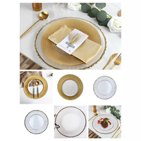Assiette de présentation de luxe personnalisée en plastique avec motif doré, vaisselle durable et écologique pour mariages et événements, assiette de présentation perlée dorée