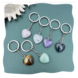 Vente en gros de porte-clés en cristal de pierre précieuse naturelle en vrac, forme de cœur, mini porte-clés en cristal de cœur pour sac, voiture - Product Image 1