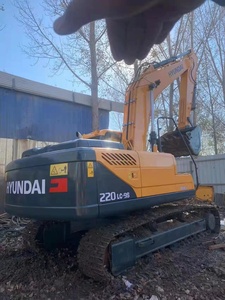 Excavadora Hyundai 220LC-9 Usada, Modelo 2016, Cucharón de 0.8m3, Peso Operativo de 20160kg, Bomba PLC, 1.5 Años de Garantía, Certificación CE - Product Image 3
