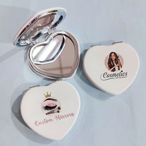 กระจกแต่งหน้าพับได้รูปหัวใจสีขาว ทำจากหนัง PU สำหรับขายส่ง รับผลิตแบรนด์ส่วนตัว กระจกสองด้าน พกพาสะดวก - Product Image 4