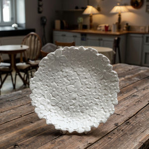 Placa de princesa con cuentas en relieve de un solo arco de exportación, placa plana poco profunda de cerámica artesanal, placa de comedor occidental - Product Image 1