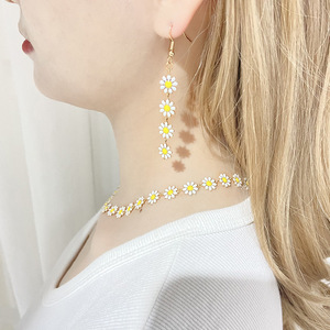 Collier ras du cou Daisy pour femme, bijoux à fleurs peintes, colliers perlés tendance pour soirée - Product Image 2