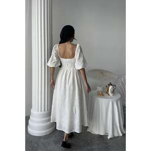 Robe de cocktail vintage élégante en dentelle brodée blanc cassé, col carré, taille empire, coupe trapèze, respirante, écru - Product Image 4