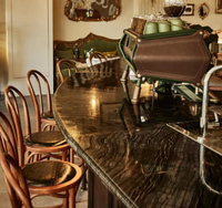 Ensemble table et chaises de bar haut de gamme en bois pour extérieur, style moderne, pour café, bord de piscine, café, bistrot nordique, restaurant