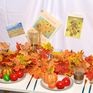 Guirlande de feuilles d'érable artificielles en soie, décoration extérieure pour la maison, style naturel pour l'automne et Halloween - Product Image 4