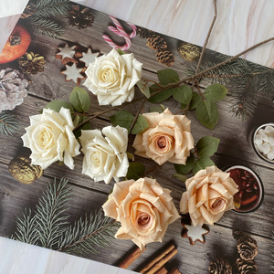 Bouquet de mariée de style européen avec 3 roses artificielles en satin gaufré à longues tiges, effet diamant - Product Image 3
