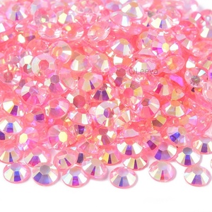 โรงงานโอลียา ขายส่งคริสตัลเรซิ่นแบบใส ขนาด 2 มม. 3 มม. 4 มม. 5 มม. 6 มม. สีใส แบบหลังแบน ไม่ใช้กาวร้อน สำหรับตกแต่งเสื้อผ้า - Product Image 6