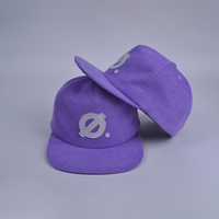 Topi Hip Hop Outdoor Warna Ungu Musim Dingin Musim Panas Model Flat Brim Bahan Corduroy Logo Felt 5 Panel Karakter Pesta Snapback Laris Manis