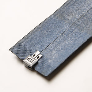 SBS # 7 Fermetures éclair invisibles à dents noires, à glissière réversible, avec bande réfléchissante bleue Iris Diamond, pour vêtements de scène, de fête et de mode - Product Image 3