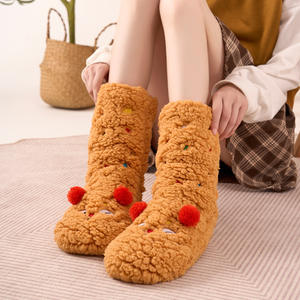 Chaussettes de couchage décontractées Crew Chaussettes de sol en peluche pour la maison Chaussettes chaudes pour dames mignonnes - Product Image 4