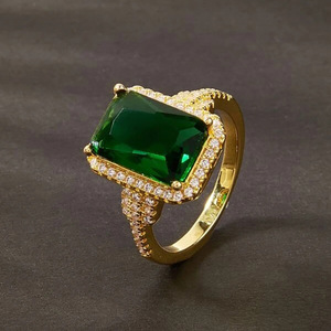 Anello Vintage di Lusso per Donne, Elegante Gioiello da Indossare all'Indice - Product Image 3