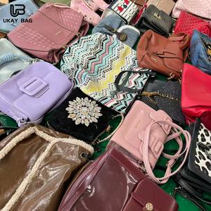 A15 Venta al por mayor <span class=keywords><strong>de</strong></span> <span class=keywords><strong>segunda</strong></span> <span class=keywords><strong>mano</strong></span> Vintage Bolso <span class=keywords><strong>de</strong></span> moda para mujer Bolso usado Elegante bolso <span class=keywords><strong>de</strong></span> señora Bale - Product Image 5