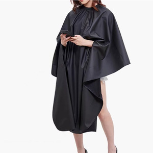 Impermeabile in poliestere Cape Kimono Robe per <span class=keywords><strong>parrucchieri</strong></span> e barbieri Petite Fille Spa grembiule salone barbiere capelli taglio grembiule - Product Image 1