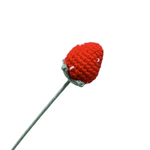 Flor de Fresa Tejida con Hilo, Roja y Blanca, Accesorios de Fotografía, Manualidades Navideñas, Estilo Moderno - Product Image 2