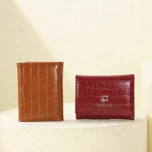 Monedero pequeño para mujer Pierre Loues con múltiples ranuras para tarjetas, billetera con diseño de cocodrilo en forma de corazón para uso diario - Product Image 3