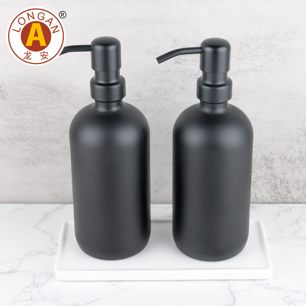 2 bouteilles noires avec plateau en céramique