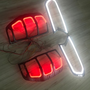 Juego de Cubiertas para Faros Delanteros, Manijas de Puerta y Molduras Laterales con Acabado 3D en Fibra de Carbono para Autos Ford 2016 en Adelante, Directo de Fábrica - Product Image 5