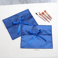 Vente en gros, pochette enveloppe en satin personnalisée, pour emballage de cheveux, pochette de rangement pour t-shirt robe à rabat en satin mat de luxe bleu, sacs en soie