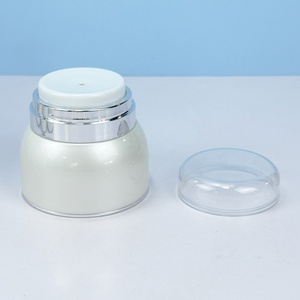Nouvelle conception de luxe, ensemble complet d'emballages cosmétiques sans air, pot de crème pour le visage en acrylique blanc et flacon de lotion avec épaule argentée - Product Image 5