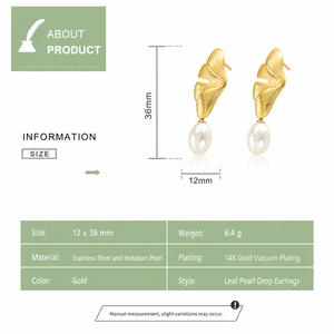 Boucles d'oreilles pendantes en forme de feuille couleur or et acier, imitation perle, en acier inoxydable, plaqué or 14K sous vide - Product Image 4