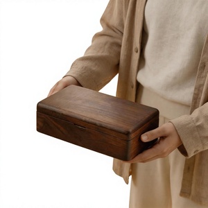Boîte à bijoux en bois moderne écologique avec logo personnalisé, intérieur en velours, organisateur de bijoux artisanal haut de gamme - Product Image 4