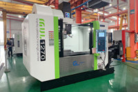 MVL1270 Centre d'usinage vertical automatique CNC à 4 axes Moteur haute performance Système de contrôle Fanuc / Siemens