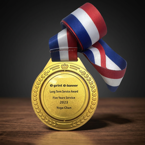 Medallas de Cristal y Metal Personalizadas y Duraderas con Grabado para Regalos de Ferias Comerciales, Regalos de Bienvenida, Regalos de Agradecimiento - Product Image 3